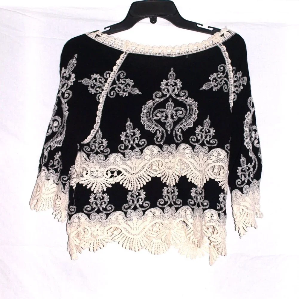 Beautiful Black And Cream V- Neck Long Sleeve ,Embroidered Top Women's XL